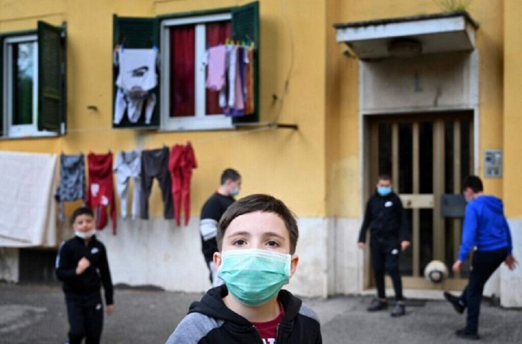Mais de 1,3 milhões de crianças em Itália vivem em pobreza extrema