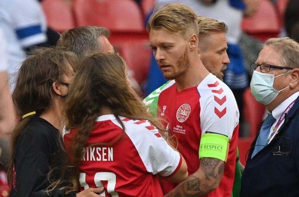 Capitão dinamarquês orgulhoso da união da equipa “nestes tempos difíceis”