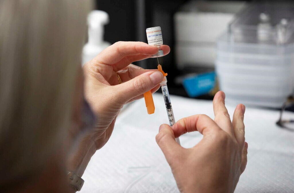 Mais de 68 mil pessoas fizeram reforço de vacina na sexta-feira