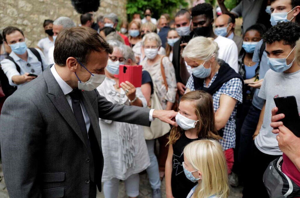 Presidente francês diz que contraiu o vírus em Bruxelas