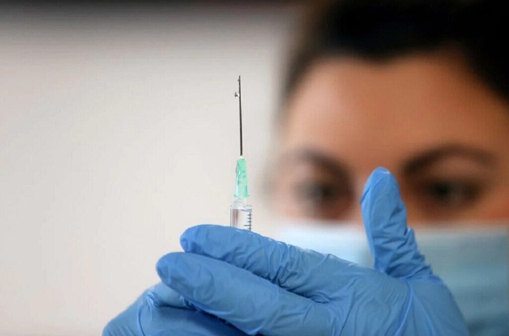 Reino Unido aprova vacina Pfizer para crianças dos 12 aos 15 anos