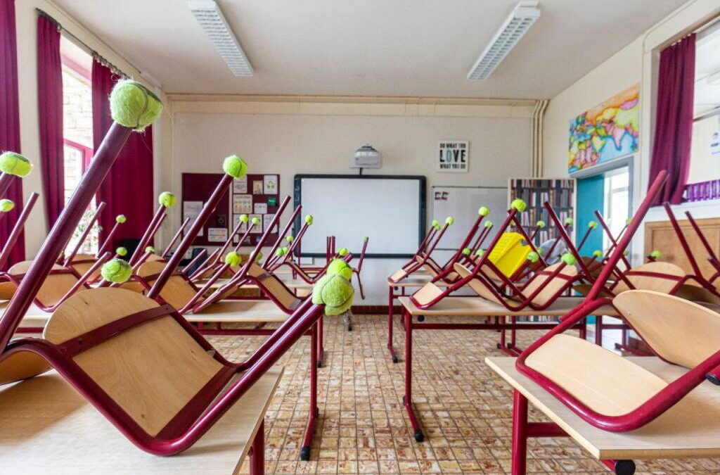 PSD diz que suspensão de aulas no Algarve é “falta de respeito” pelos pais