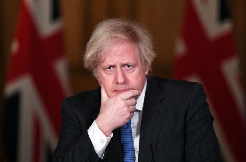 PM britânico pede “cautela” perante levantamento de restrições