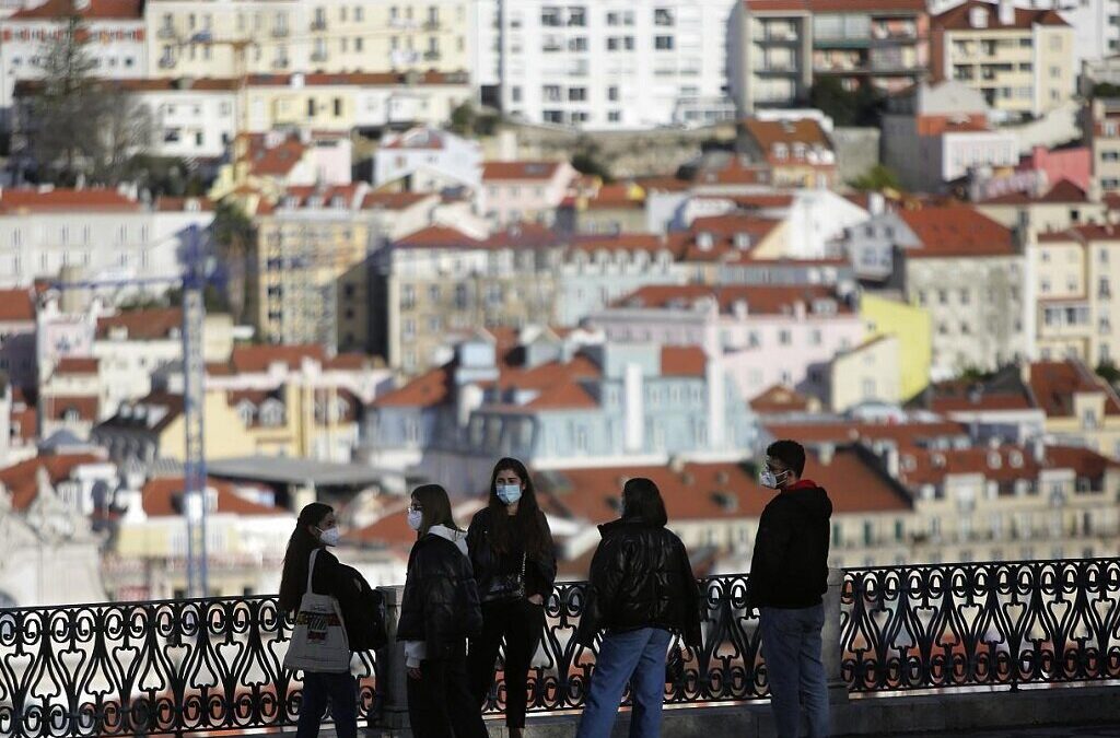 Incidência nacional continua a subir e Rt volta a aumentar no continente