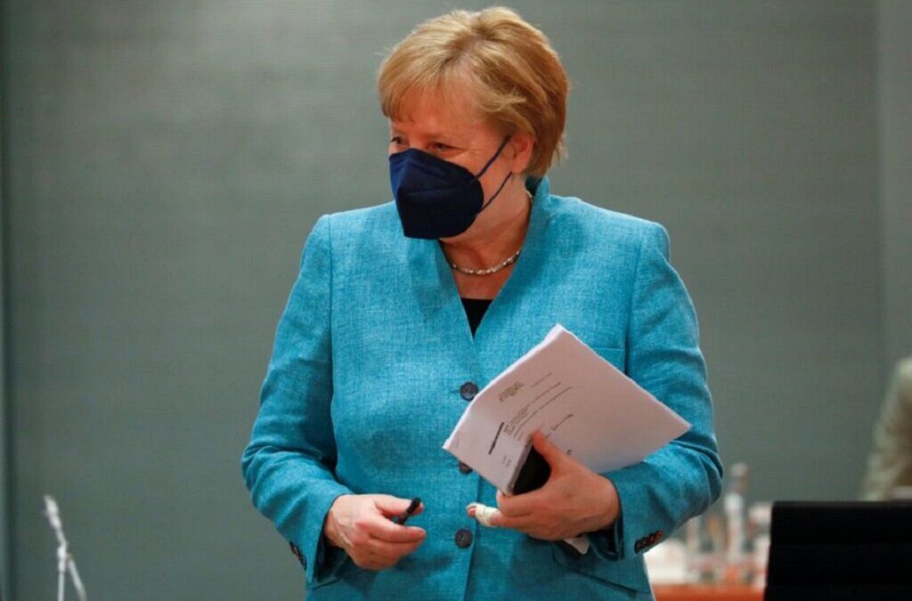 Merkel preocupada com dinâmica “exponencial” de novas infeções na Alemanha
