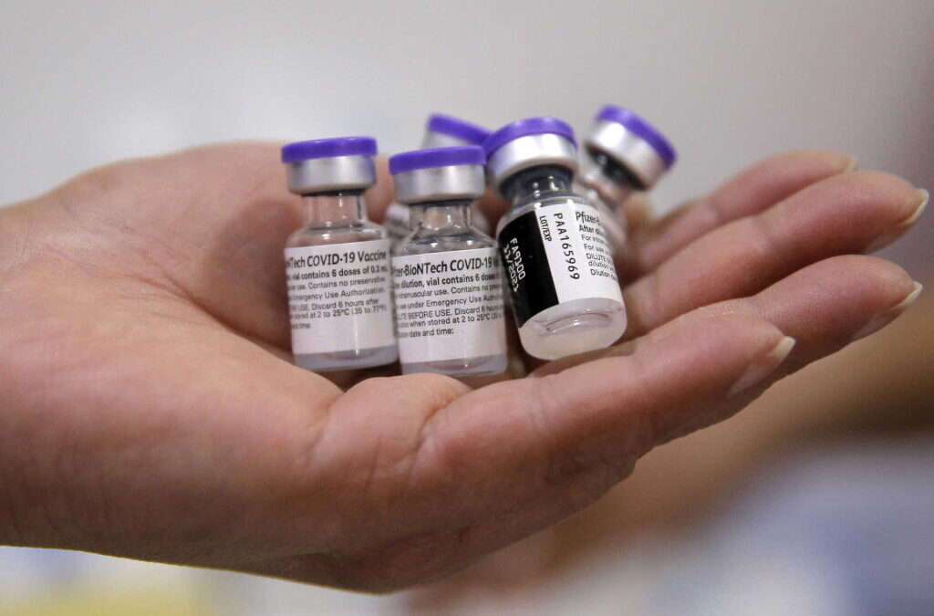 Terceira dose da vacina vai ser administrada para maiores de 60 anos em Israel