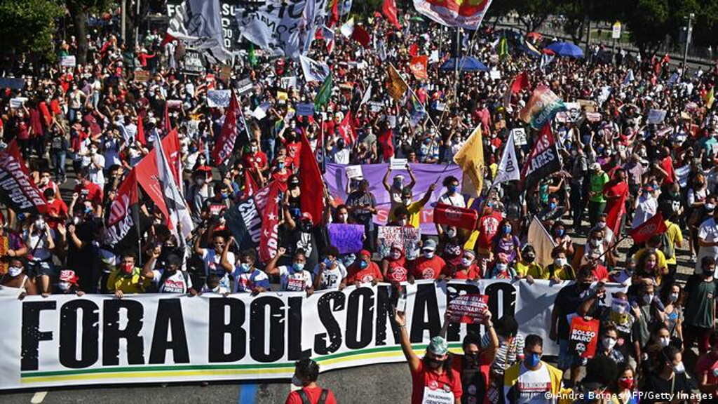 Milhares nas ruas do Brasil para exigir destituição do Presidente Bolsonaro