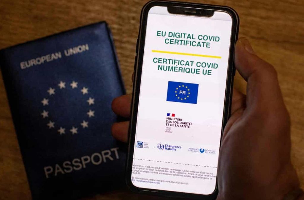 Comissão Europeia quer tratamento igual em uso de certificados em restaurantes e hotéis