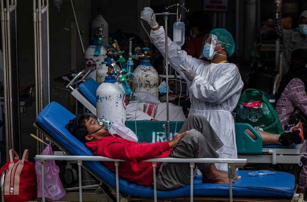 Hospitais na Indonésia sem oxigénio na pior vaga da pandemia no país