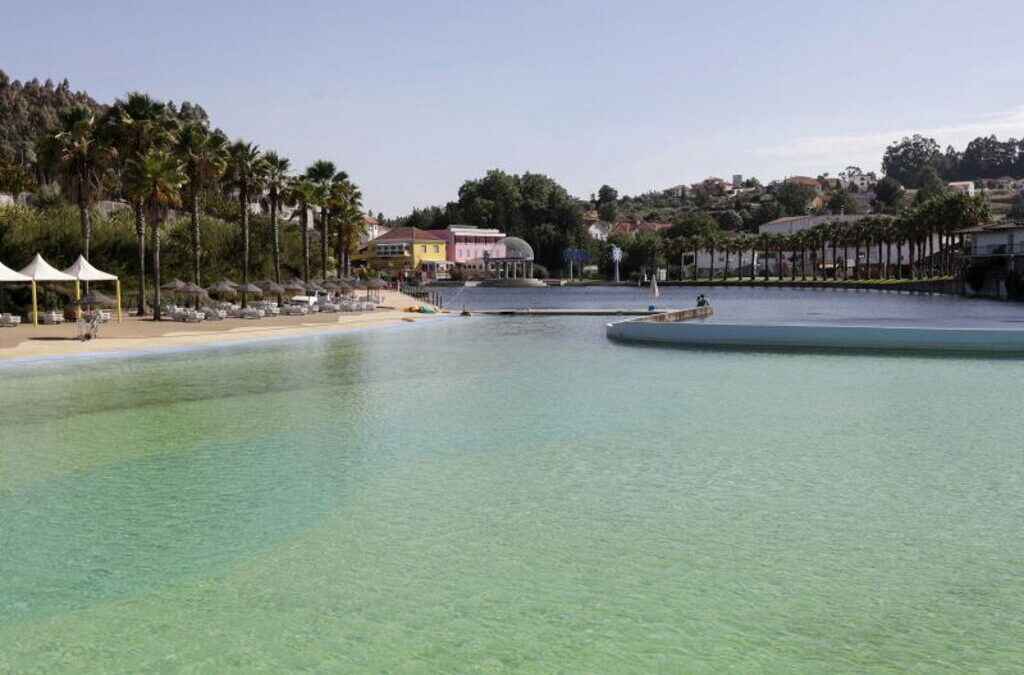 Praia das Rocas reabre no sábado com lotação máxima de mil pessoas