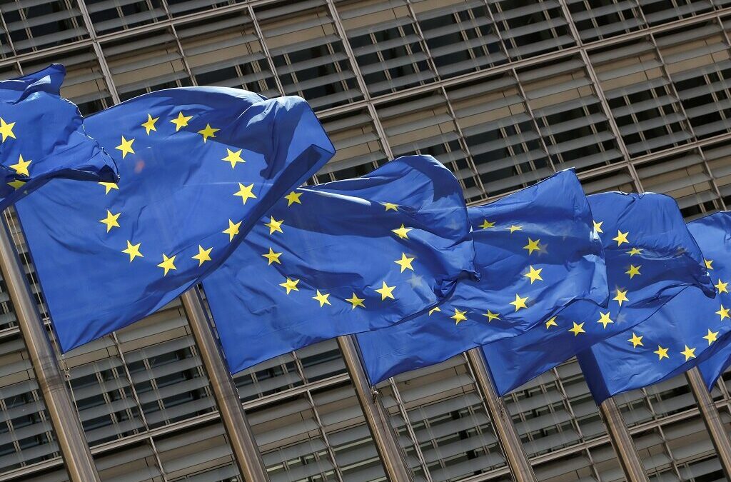 Bruxelas avisa países da UE para acautelarem regresso das regras do défice nos orçamentos