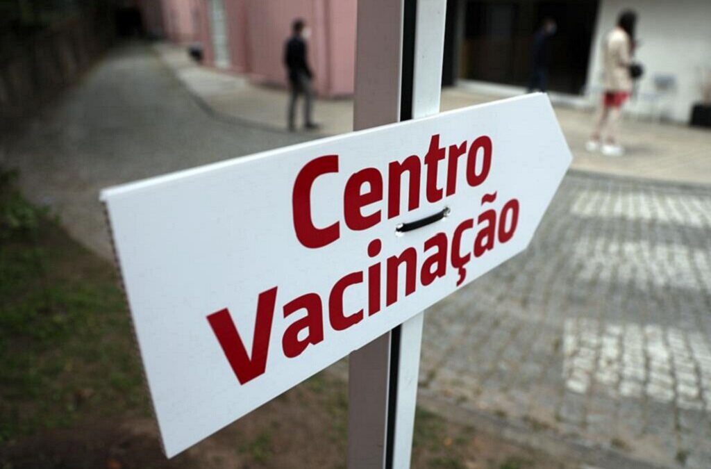 Vacinação sazonal contra covid-19 e gripe inicia-se hoje em Portugal