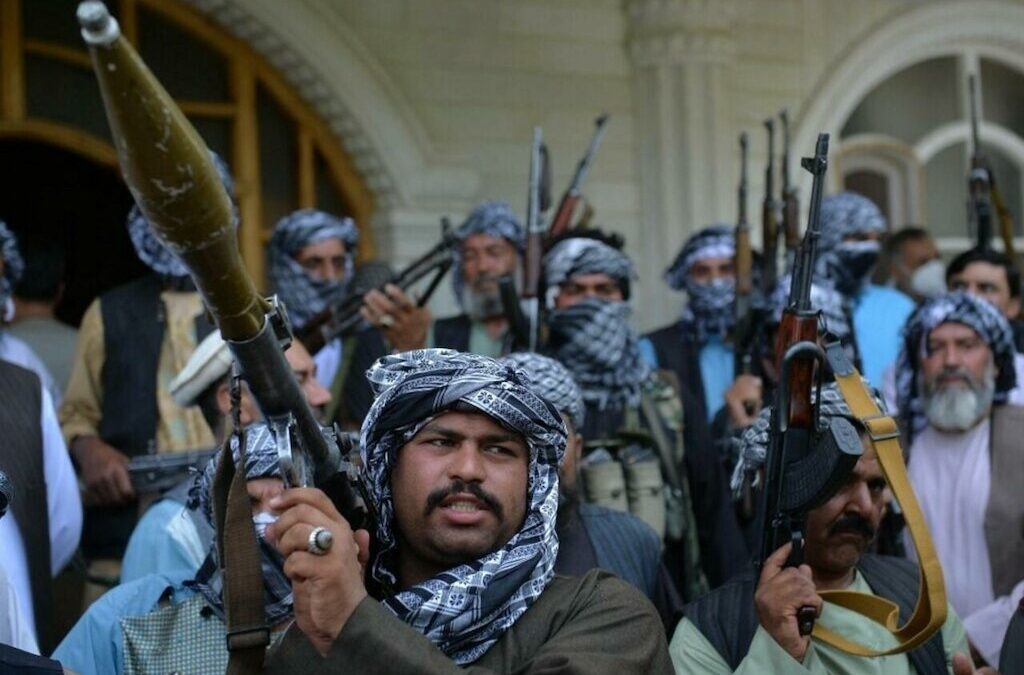 Paquistão e talibãs reabrem fronteira vital para o comércio afegão