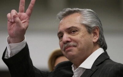 Presidente argentino indiciado penalmente e oferece metade do seu salário como reparação