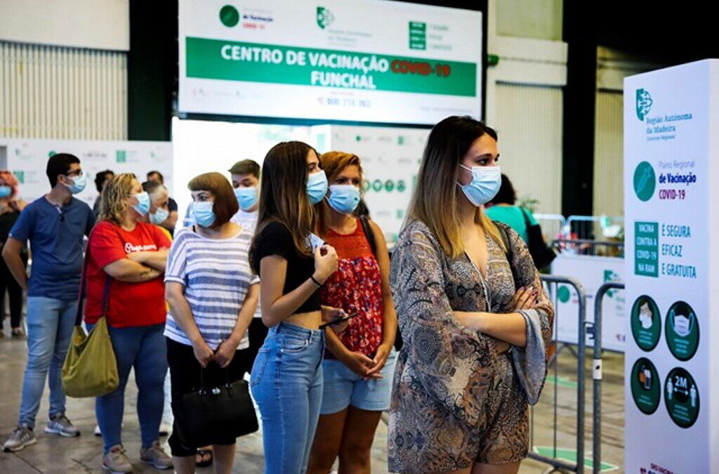 Governo diz que cerca de 150 mil menores foram vacinados no último fim de semana