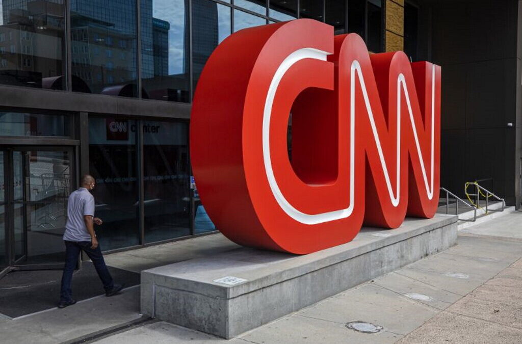 CNN despede três funcionários que foram trabalhar sem estarem vacinados