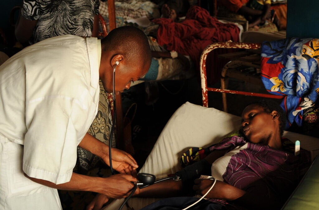 Nigéria combate surto de cólera no norte do país com ajuda da OMS