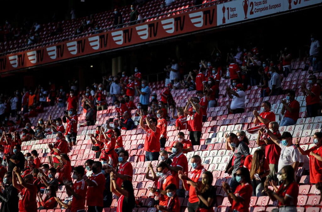Liga de clubes confirma aumento da lotação dos estádios para metade