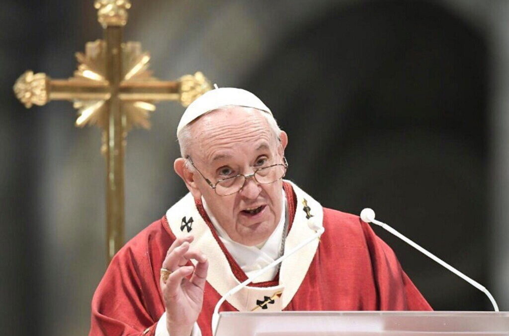 Papa considera “escandaloso” que países gastem fortunas em armamento