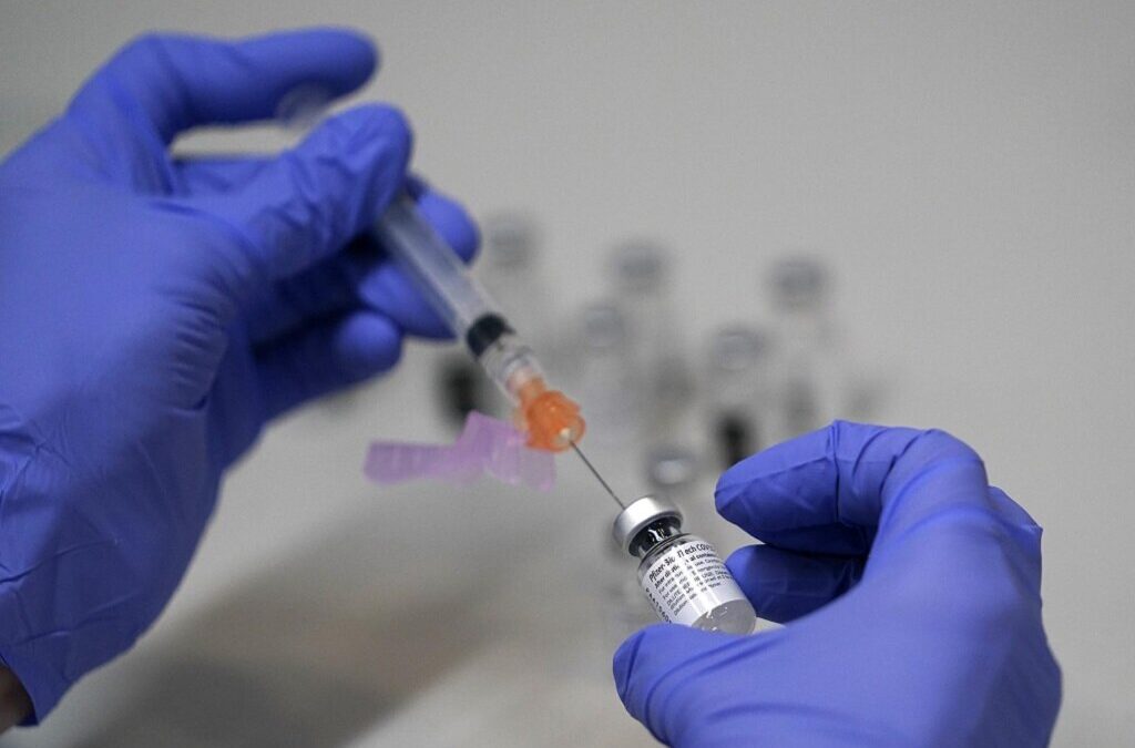 Pfizer anuncia acordo para produzir vacina no Brasil