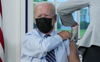 Biden levou terceira dose da vacina contra a Covid-19