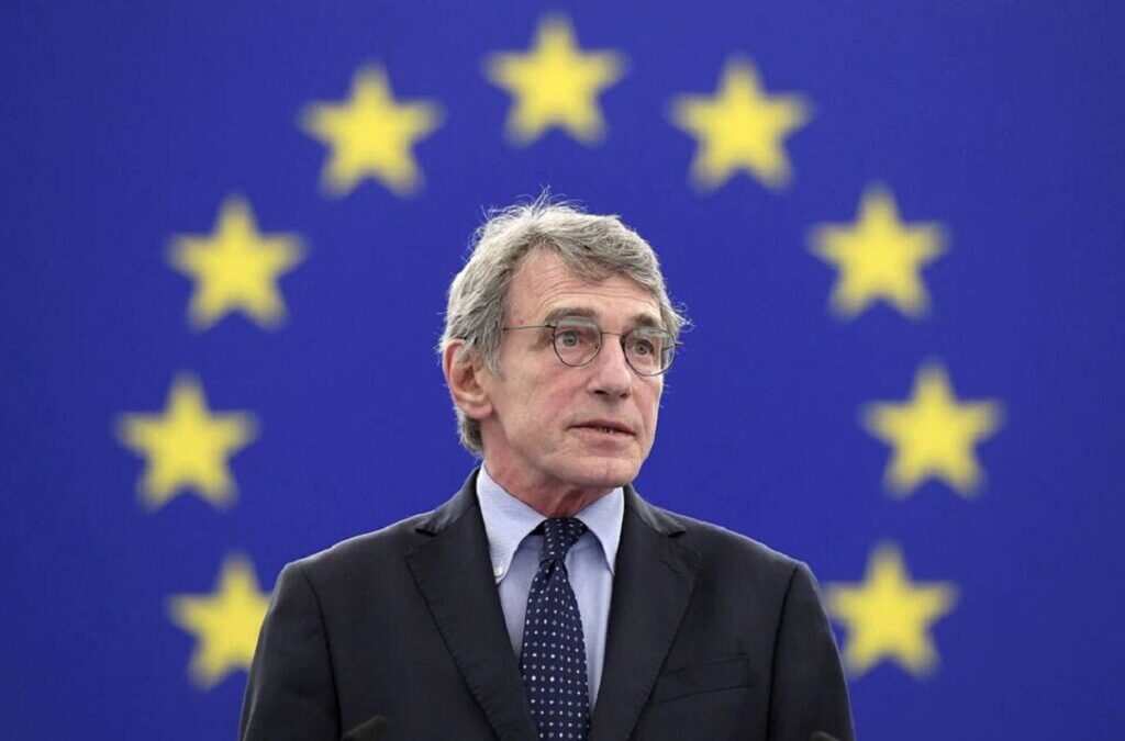 Presidente do Parlamento Europeu volta a falhar sessão plenária devido a doença