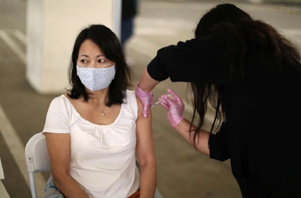 CDC dos EUA recomendam reforço da vacinação para idosos e mais vulneráveis