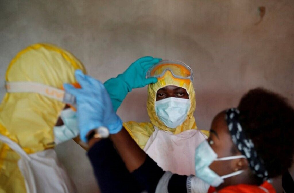 Ébola: Estudo sugere que novas epidemias podem surgir de humanos infetados antes