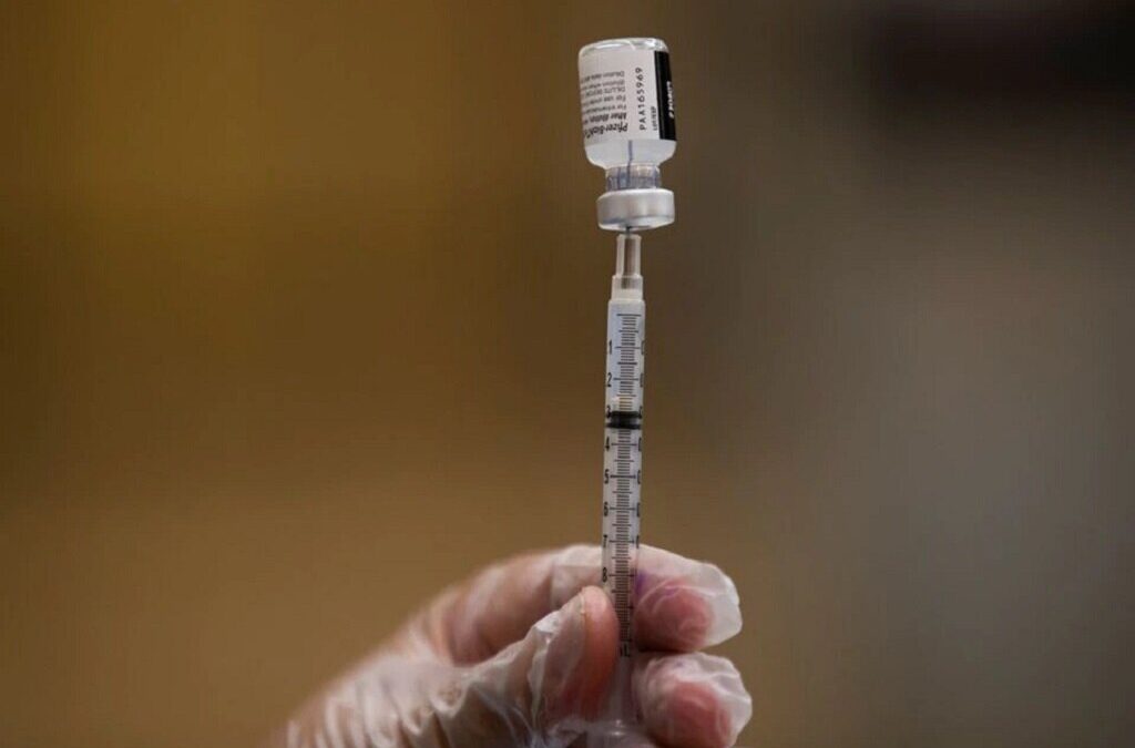 Aprovada terceira dose de vacina nos EUA para maiores de 65 anos e grupos de risco