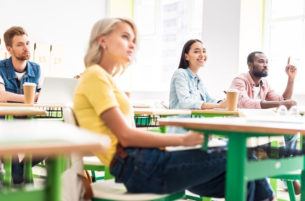 Especialistas defendem formação nas escolas sobre doenças sexualmente transmissíveis