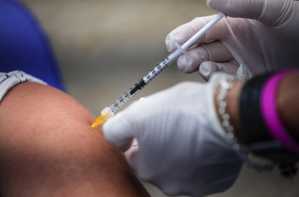 Recuperados há mais de três meses podem começar a ser hoje vacinados