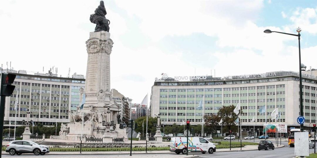 Dezenas manifestam-se em Lisboa contra alterações à Constituição