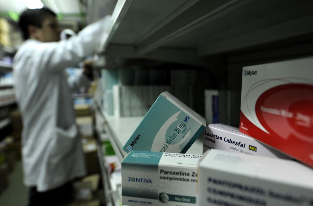Farmacêuticos do SNS adiam greve após reunião com secretário de Estado