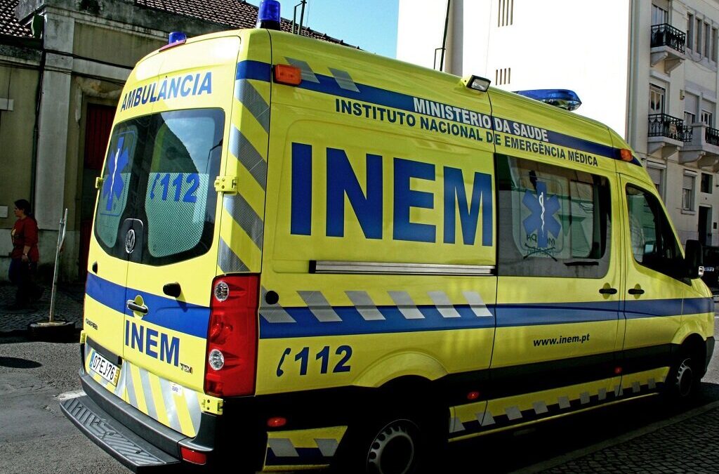 Associação de Emergência Médica considera “intolerável” que alguém fique mais de uma hora à espera do INEM