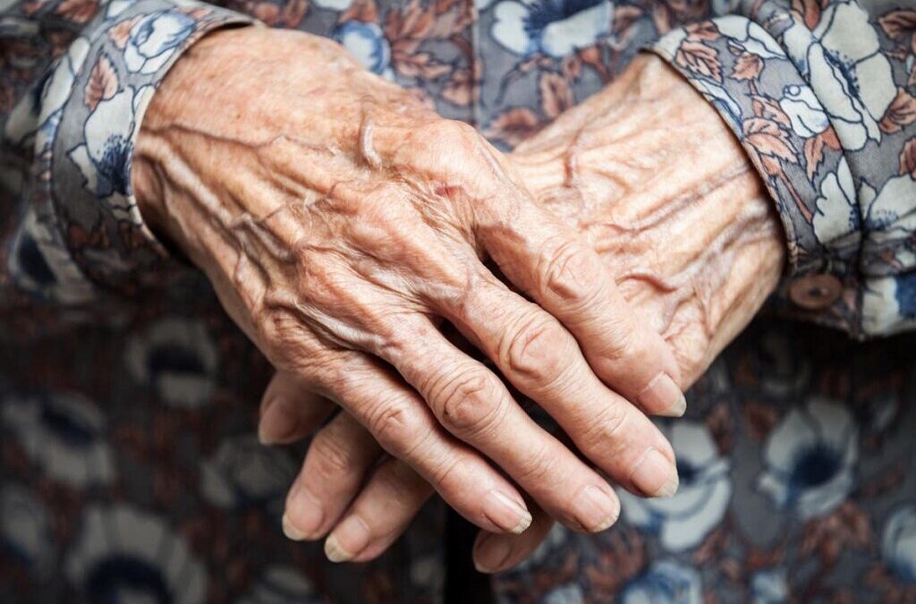 Governo reforça fisioterapia e apoio psicológico nos lares de idosos