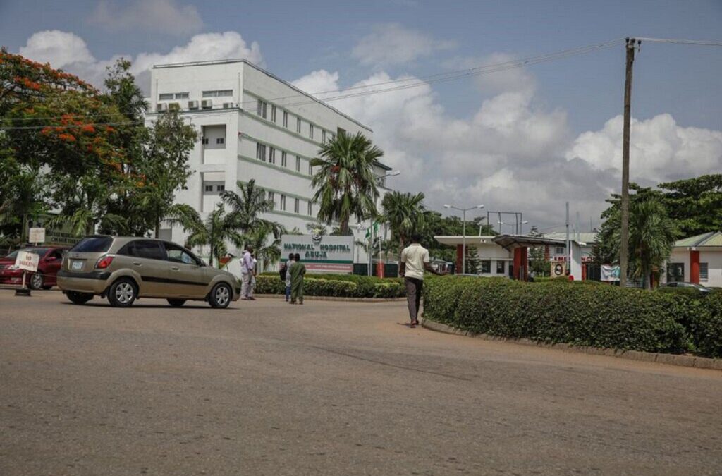 Médicos nigerianos suspendem greve que durava há dois meses