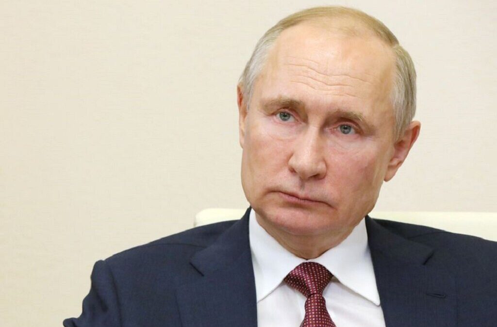 Putin dá uma semana de férias aos russos para travar pandemia