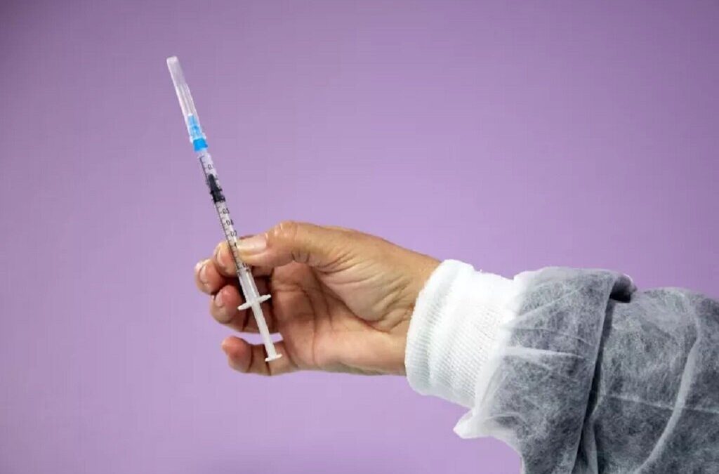 Áustria anuncia suspensão da lei de vacinação obrigatória