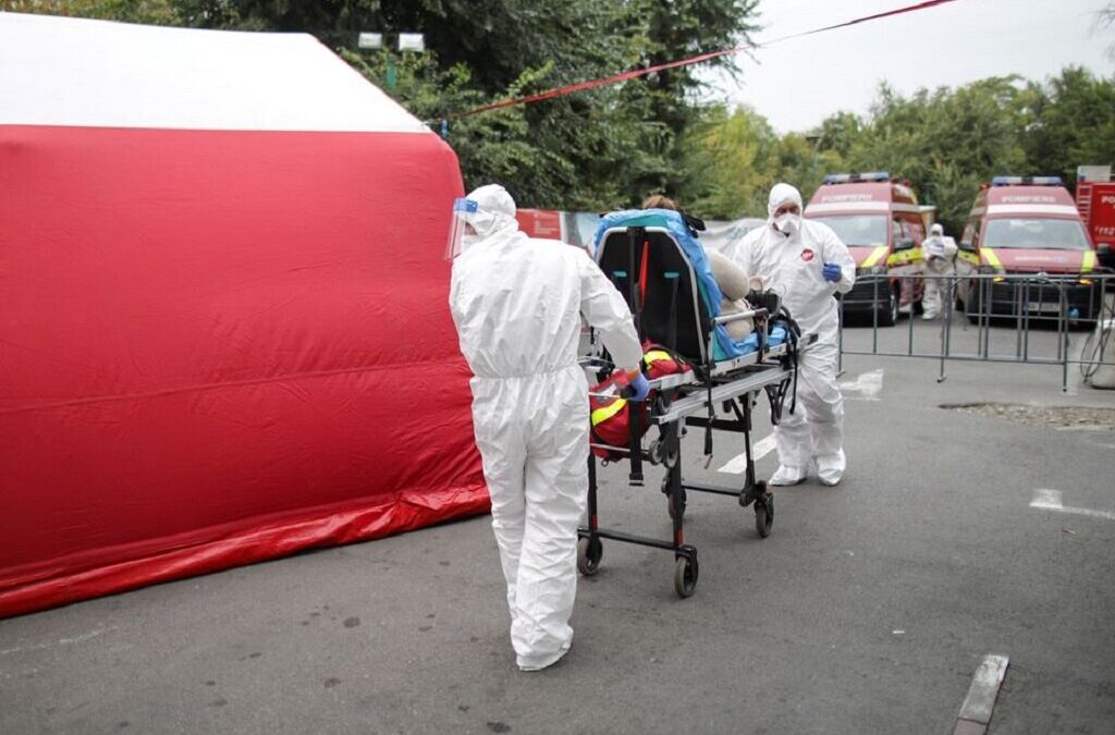 Roménia transfere 50 pacientes para a Hungria após colapso hospitalar