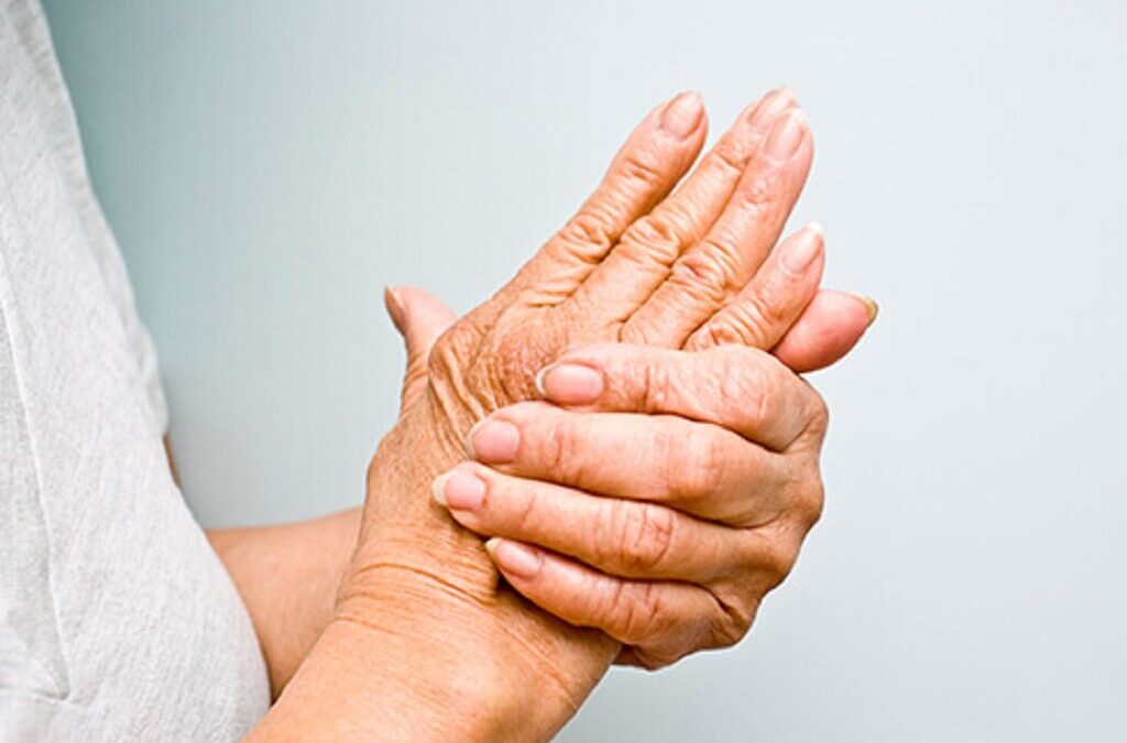 Especialistas discutem fragilidade óssea e desafios do envelhecimento no doente reumático
