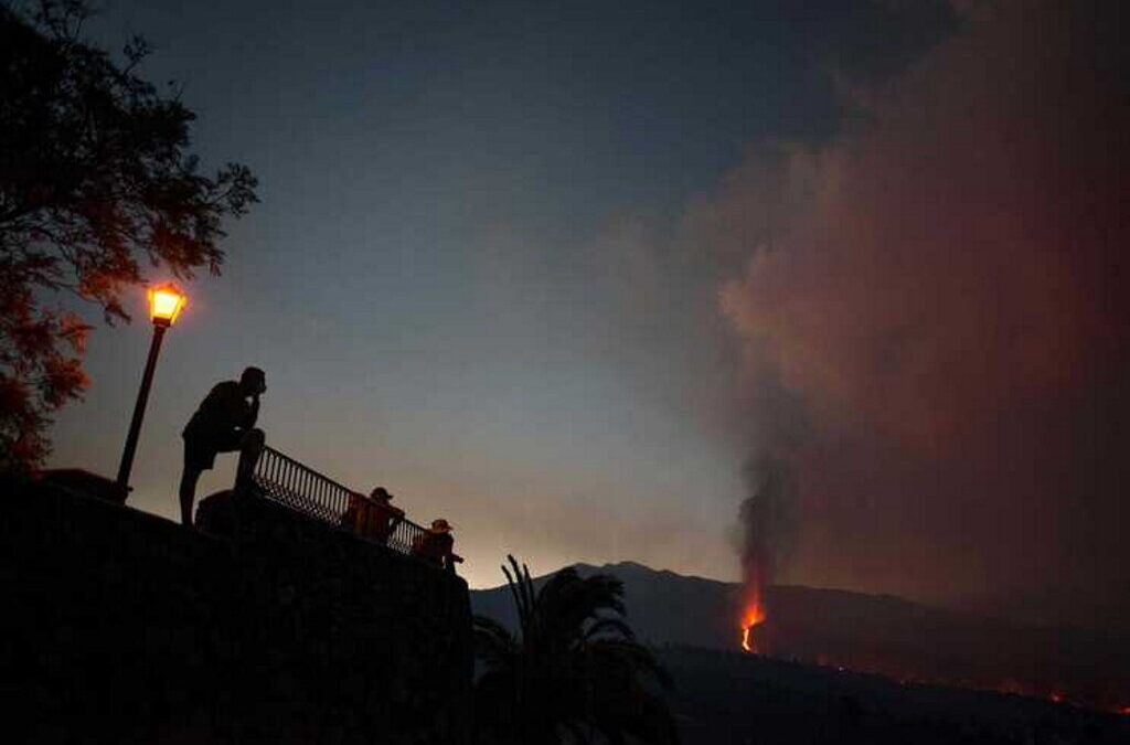 Novo fluxo de lava do vulcão de La Palma destruiu mais edifícios