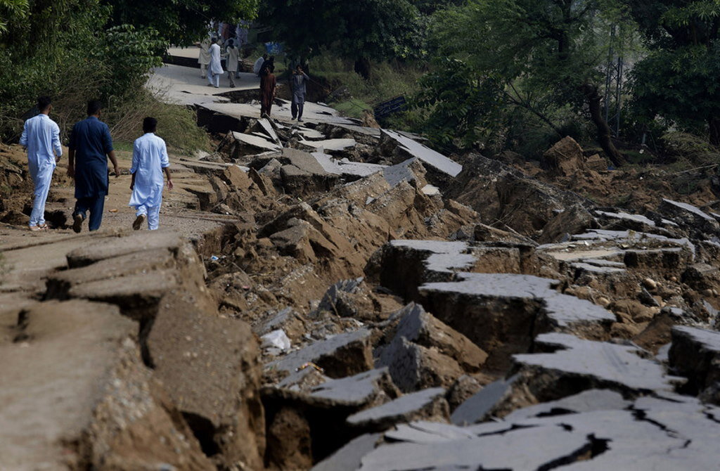 Violento sismo no sudoeste do Paquistão fez vinte mortos e 200 feridos