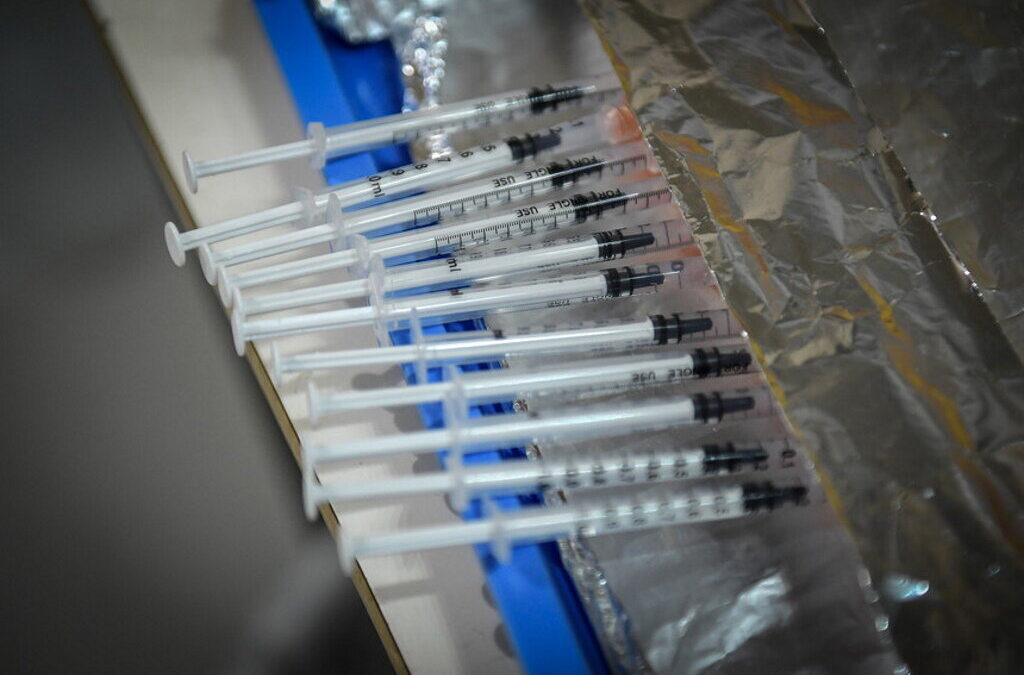 DGS planeia juntar vacinação da gripe e terceira dose contra a covid-19