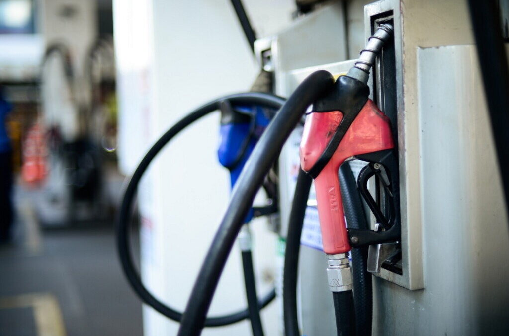 Preços dos combustíveis líquidos subiram mais de 11% em dois anos