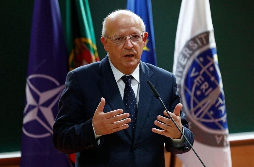 Santos Silva elogia papel das Forças Armadas na vacinação em reunião da NATO