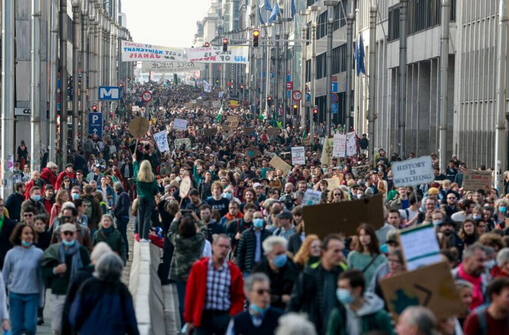 Cerca de 25 mil pessoas protestaram em Bruxelas pela luta contra as alterações climáticas