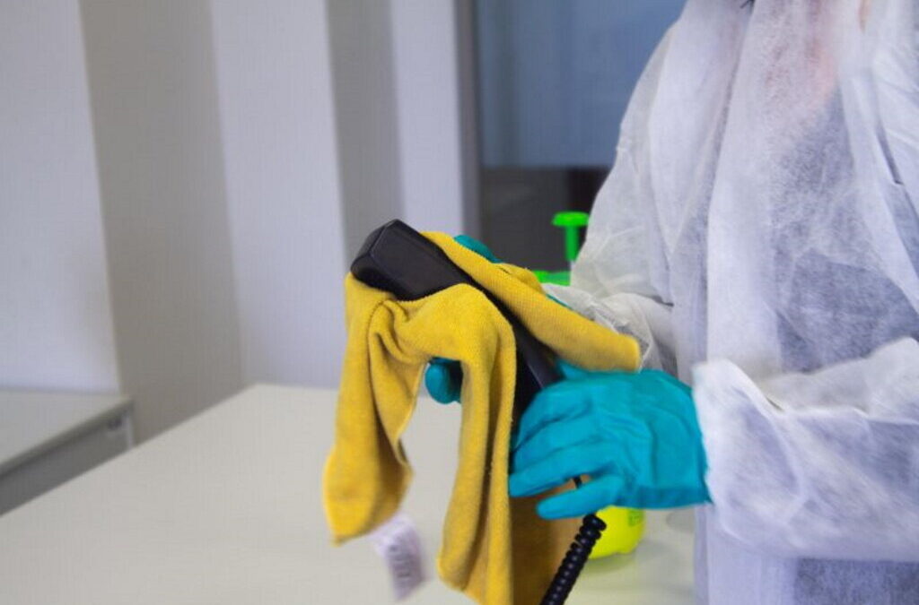 Estudo indica que trabalhadoras do serviço de limpeza sentem que profissão as coloca em risco