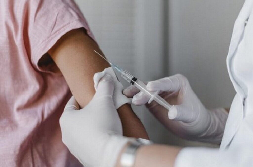 Órgão regulador do Brasil é ameaçado para negar vacinas a crianças