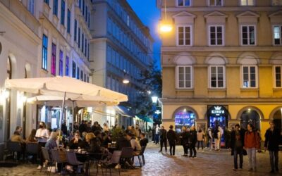 Áustria com recorde de infeções proíbe acesso a não vacinados a cafés e eventos