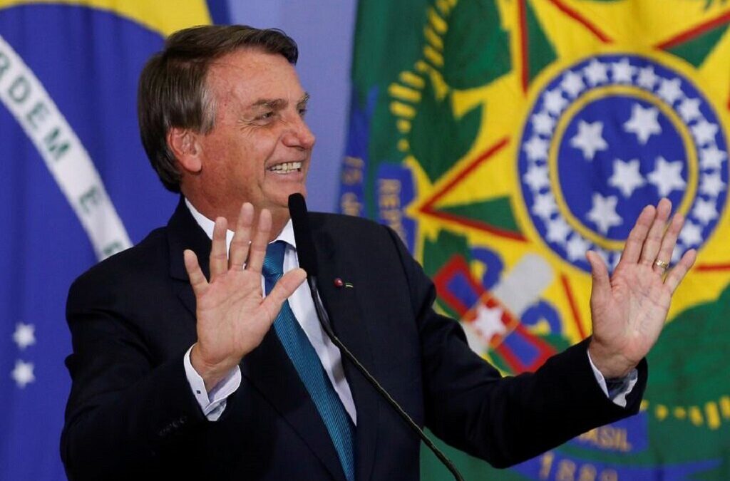 Bolsonaro critica uso de linguagem inclusiva na Argentina
